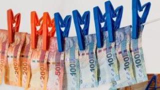 Наказания за 4 нотариуси заради съмнения за измами иска правосъдният министър